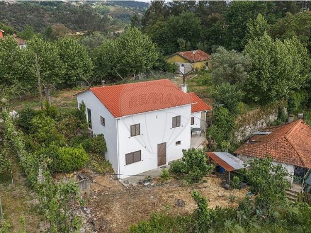 Moradia individual T4, com quintal 0m² Veade, Gagos e Molares