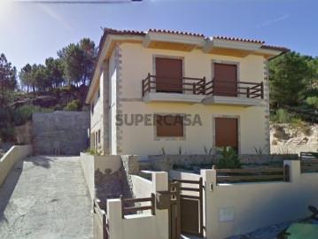 Moradia individual T4 situada em Alijó, no distrito de Vila Real