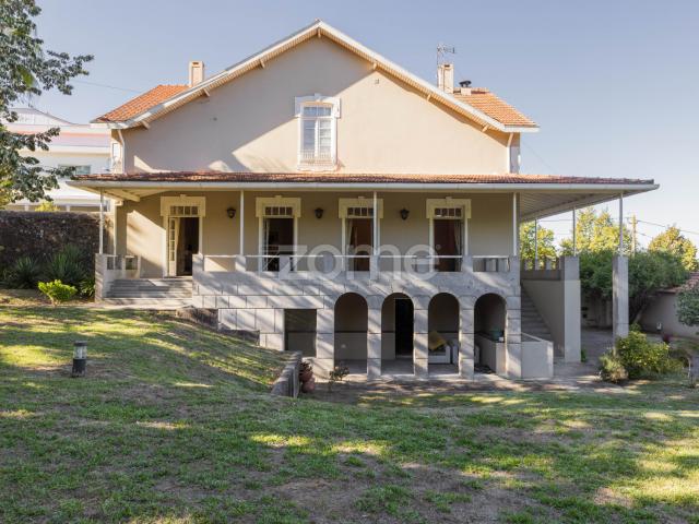 Moradia Individual T7 com piscina em Oliveira São Mateus Famalicão