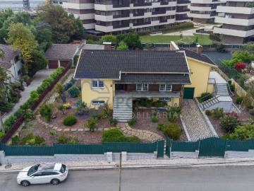 Moradia inserida no Centro Histórico da cidade. A oportunida. 302m² Santa Maria De Lamas