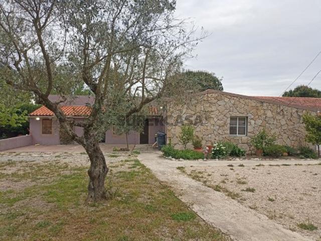 Moradia inserida em quinta rural, licenciada para turismo e serviços terapêuticos Belmonte