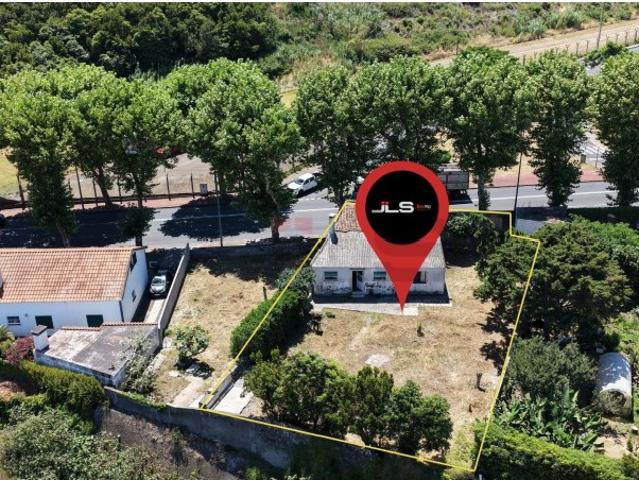 Moradia inserida em terreno de 569m2, Ponta Delgada Ilha de São Miguel