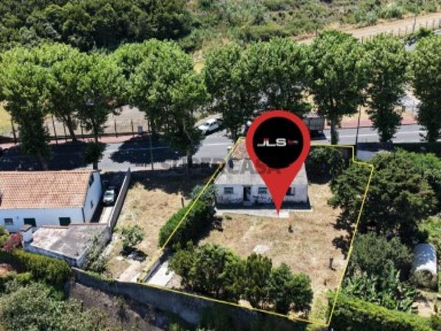 Moradia inserida em terreno de 569m2, Ponta Delgada Ilha de São Miguel