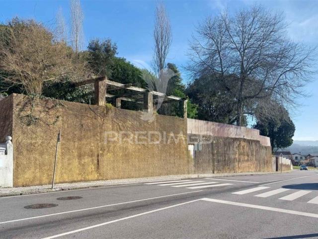 Moradia Isolada, 6 Quartos, 417 m2 com piscina