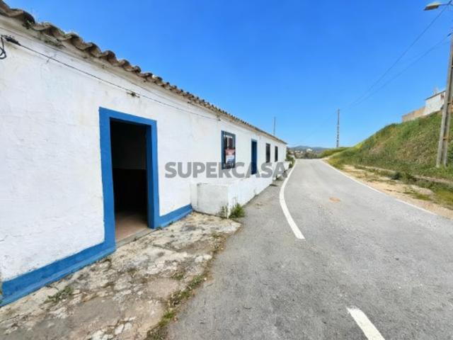 MORADIA ISOLADA COM BARRAGEM PRIVATIVA, ÁGUA PRÓPRIA E AMPLO TERRENO | SÃO BARTOLOMEU DE MESSINES