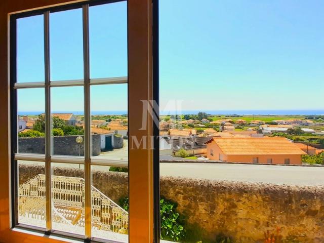 Moradia isolada com casa em pedra, anexos e vistas Mar Areosa