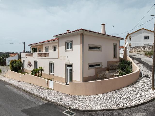 Moradia isolada com jacuzzi, jardim e garagem Nadadouro, L. 229m² Nadadouro
