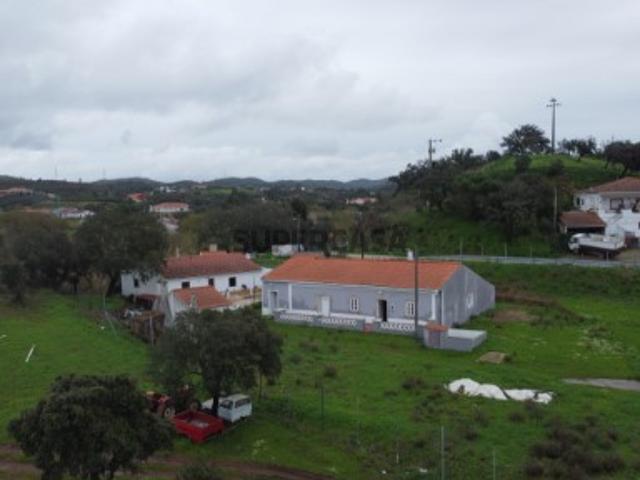 Moradia Isolada com Jardim e Boa Exposição Solar em São Bartolomeu de Messines