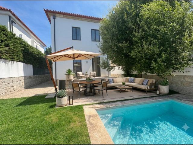 Moradia isolada com piscina 132m² Lordelo do Ouro e Massarelos