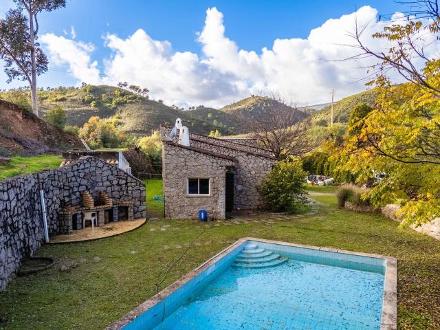 Moradia isolada com piscina e terreno amplo em Monchique
