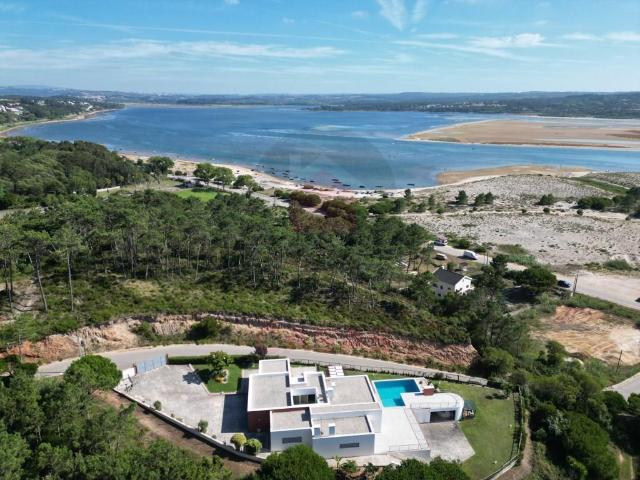 Moradia isolada com piscina privada em localização privilegi. 284m² Foz do arelho