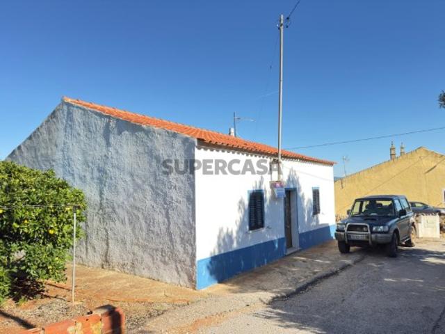 Moradia Isolada com Terreno Amplo 2 000 m² em Benaciate