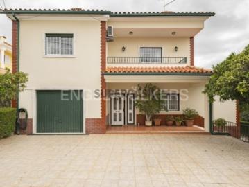 Casa à venda em Ramada e Caneças - Piscina