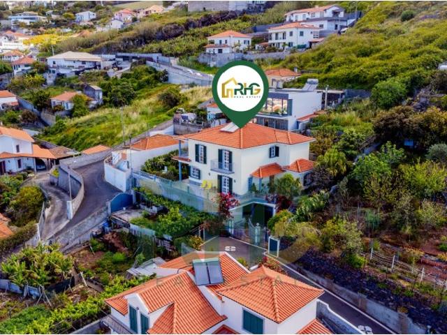 Moradia isolada com vista mar à venda em São Gonçalo