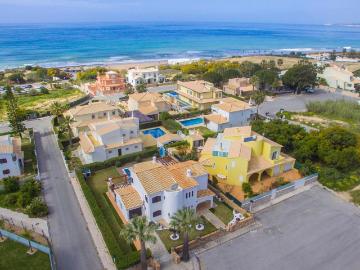 Moradia isolada com Vista Mar apenas a 200 metros da Praia d. 320m² Guia