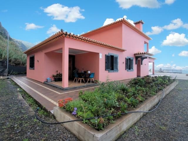 Moradia Exclusiva com Vista Mar Deslumbrante + Segunda Casa em Construção | Fajã da Areia – São Vicente, Madeira