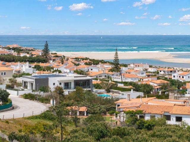 Moradia isolada com vistas para o mar e para a lagoa – Efici. 220m² Vau