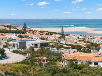 Moradia isolada com vistas para o mar e para a lagoa – Efici. 220m² Vau