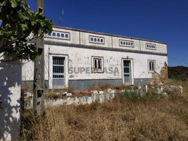 MORADIA ISOLADA COM 18.240 M2 DE TERRENO COM ÁRMAZEM PARA RECONSTRUIR BELICHE CASTRO MARIM ALGARVE