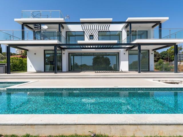 Moradia isolada com 4 suites e vista mar em Olhos de Água 290m² Albufeira e Olhos de Água