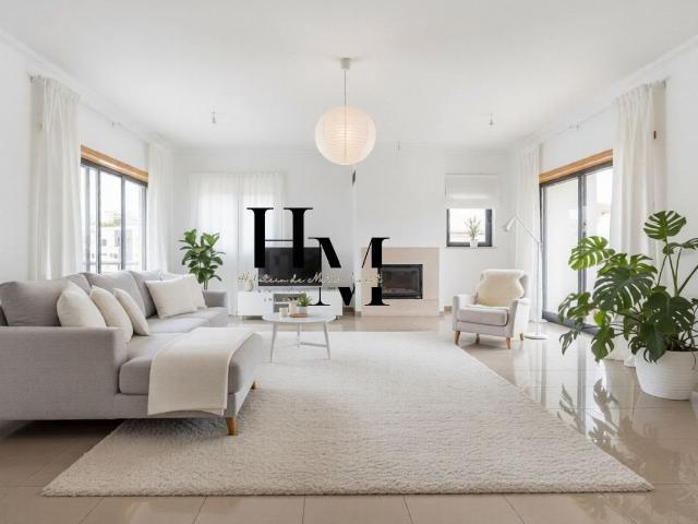 Moradia isolada construída em 2008 e recentemente renovada. 180m² Almada, Cova da Piedade, Pragal e Cacilhas