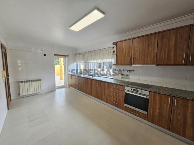 Moradia T3+1 com vista mar para venda em Carreço Viana do Castelo