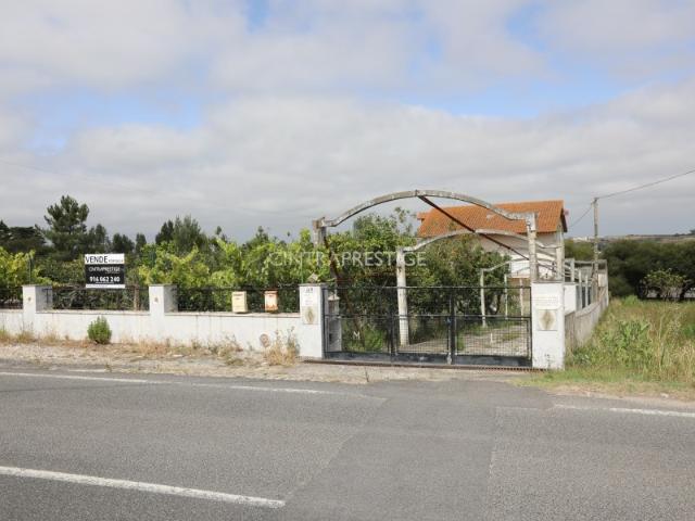 Moradia Isolada de 7 Assoalhadas em Montelavar Sintra