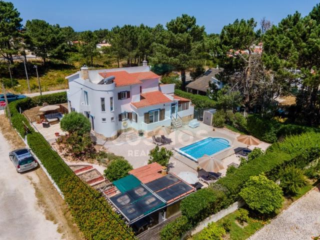 Moradia isolada de 4 quartos com estúdio e piscina