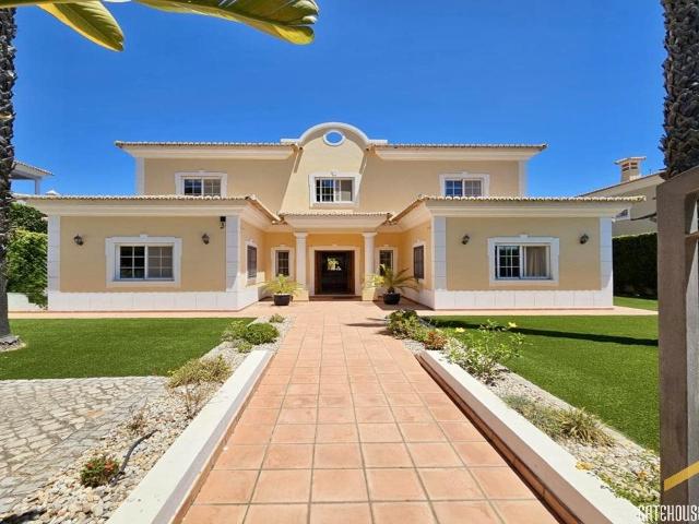 Moradia isolada de 4 quartos em The Village perto do Vale do. 386m² Almancil