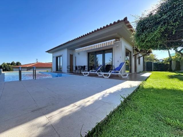 Moradia isolada de tipologia T3 com piscina e garagem
