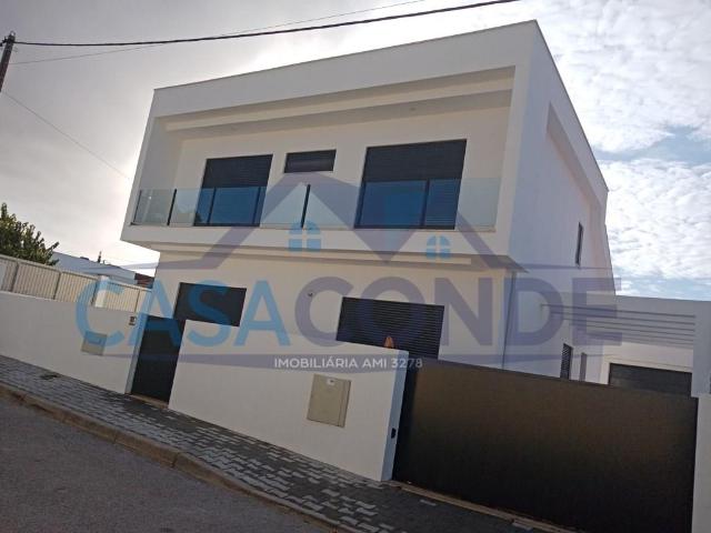 Moradia Isolada Duplex T4 C/Piscina 200m² Fernão Ferro