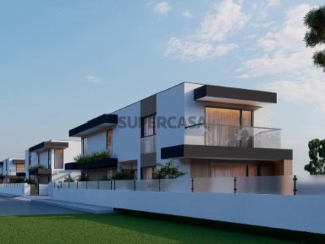 Moradia Isolada em Construção com Acabamentos Personalizáveis: Segurança, Conforto e Luxo para Famílias Modernas!
