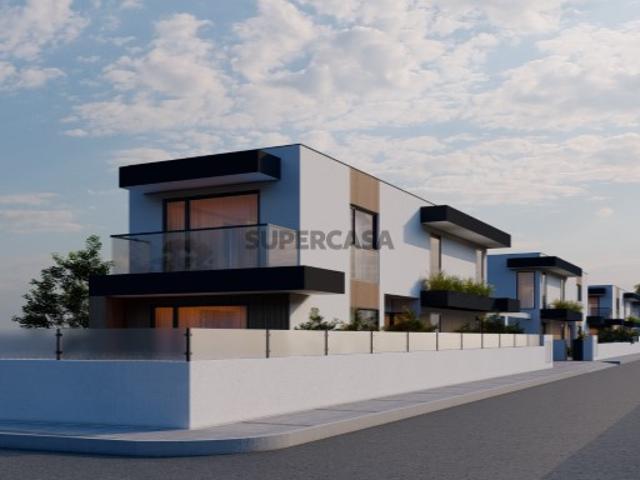 Moradia Isolada em Construção T3+ 1 com Acabamentos Personalizáveis: Segurança, Conforto e Luxo para Famílias Modernas!