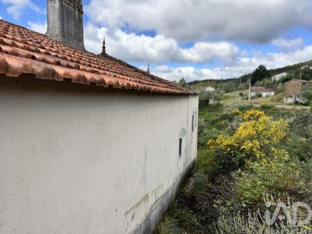 Moradia isolada em Alvares de 189,18 m²