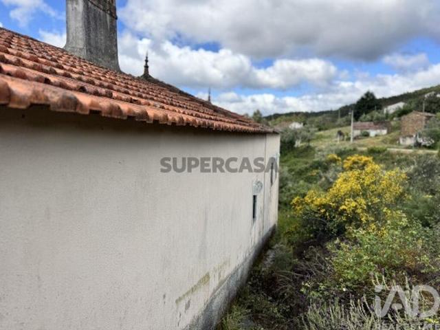 Moradia isolada em Alvares de 189,18 m²