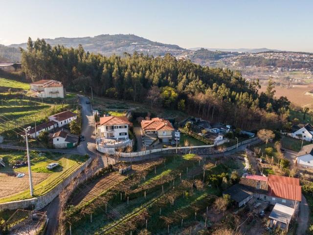 Moradia isolada em Atães Guimarães