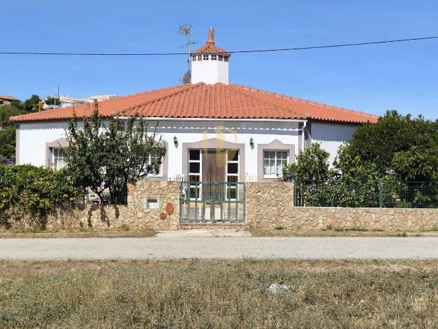 Moradia isolada estilo exagonal com terreno de 1220m² com furo na aldeia da corte do gago azinhal castro marim. Algarve