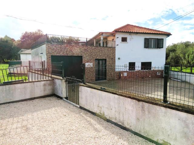 Moradia isolada localizada perto da localidade de Maças de D. 370m² Maçãs De Dona Maria