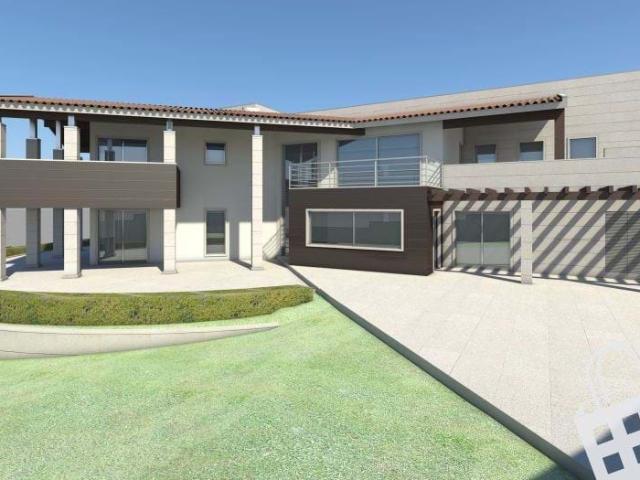 Moradia isolada Moradia em fase de construção com 600m2 na periferia da cidade