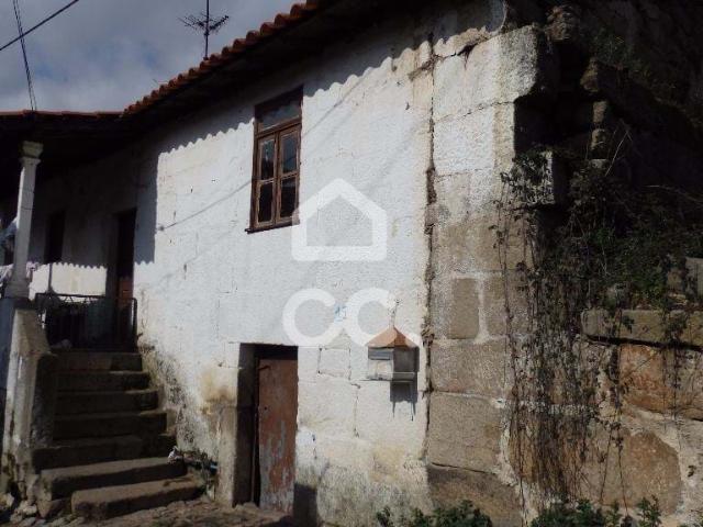 Moradia isolada Moradia para restauro a 3Km do centro da cidade