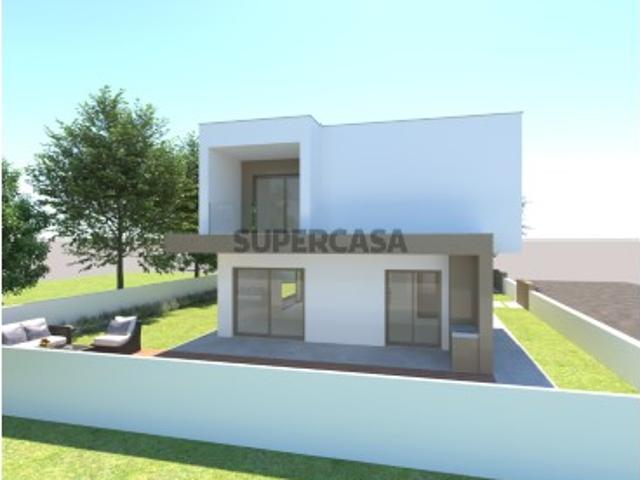 Moradia Isolada Nova T3 com Piscina e Parqueamento coberto, ao lado do Golf da Aroeira