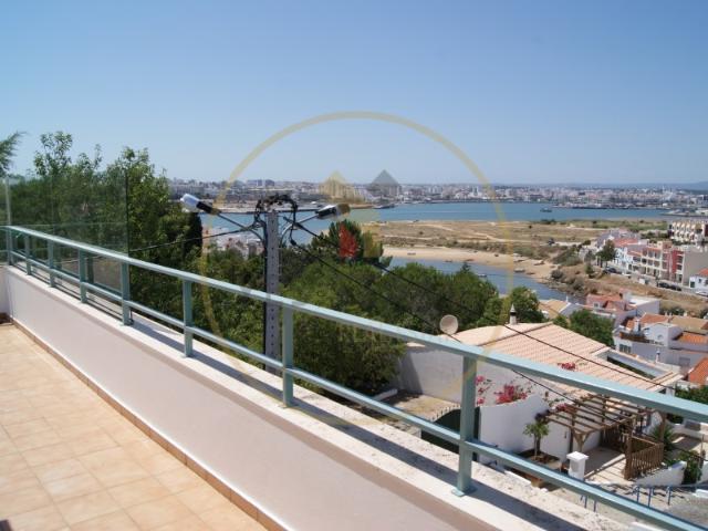 Oportunidade Única em Ferragudo Moradia com Vista Deslumbrante!