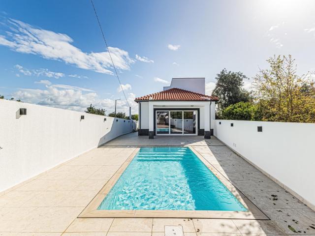 Moradia isolada situada numa zona tranquila de Albufeira, ro. 184m² Albufeira e Olhos de Água