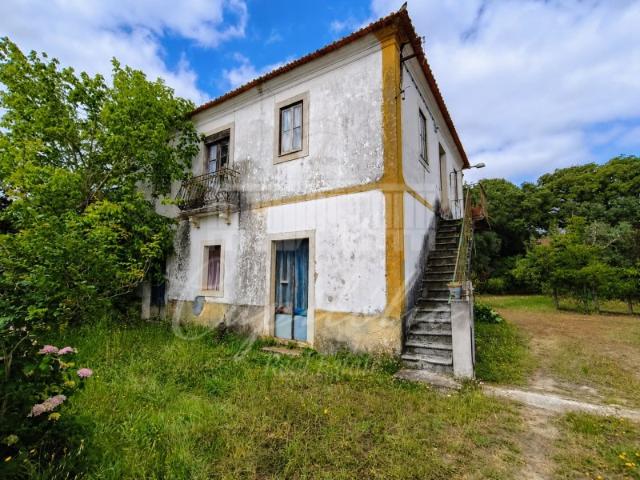Moradia Isolada para Reconstrução com Vista para o Castelo de Ourém