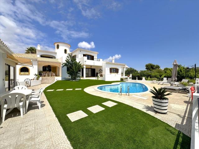 Moradia Isolada | Piscina | Garagem | Malhada Velha Albufe. 490m² Ferreiras