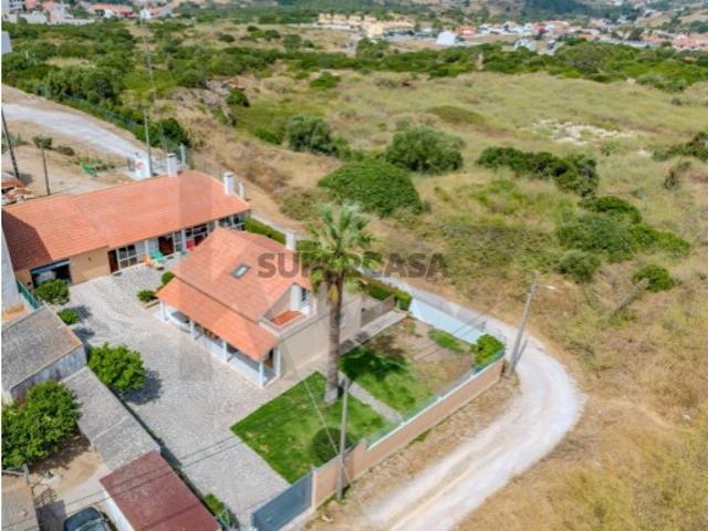 Moradia Isolada T2+2 no Casalão, Vista Deslumbrante sobre Cascais