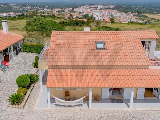 Moradia Isolada T2+2 no Casalão, Vista Deslumbrante sobre Cascais