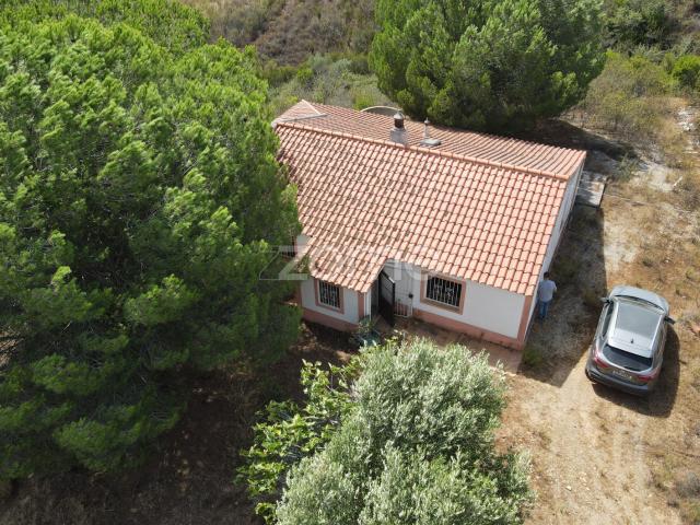 Moradia isolada T2 com terreno em Perna Seca, Messines
