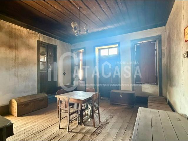 Moradia Isolada T2 para Restauro | Castanheira do Vouga