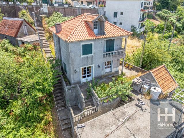 Moradia isolada T2 Usada, para remodelação total, com 2 andares,em Campanário, Ribeira Brava